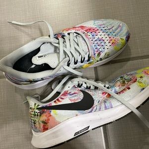 Nike Womens Air Zoom Pegasus 35 Floral Size 9